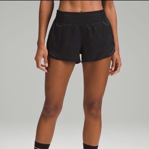 NWT Black Lululemon Hotty Hot HR short 2.5” Lined size 8